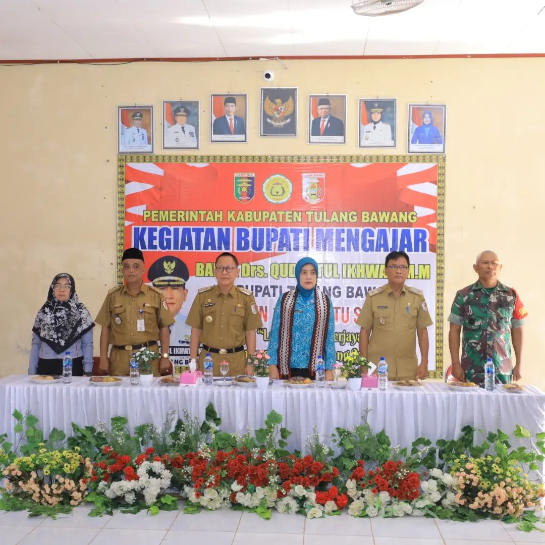 Drs Qudrotul Ikhwan Mengajar Pendidikan Mental di SMK N 1 Rawa Jitu Selatan