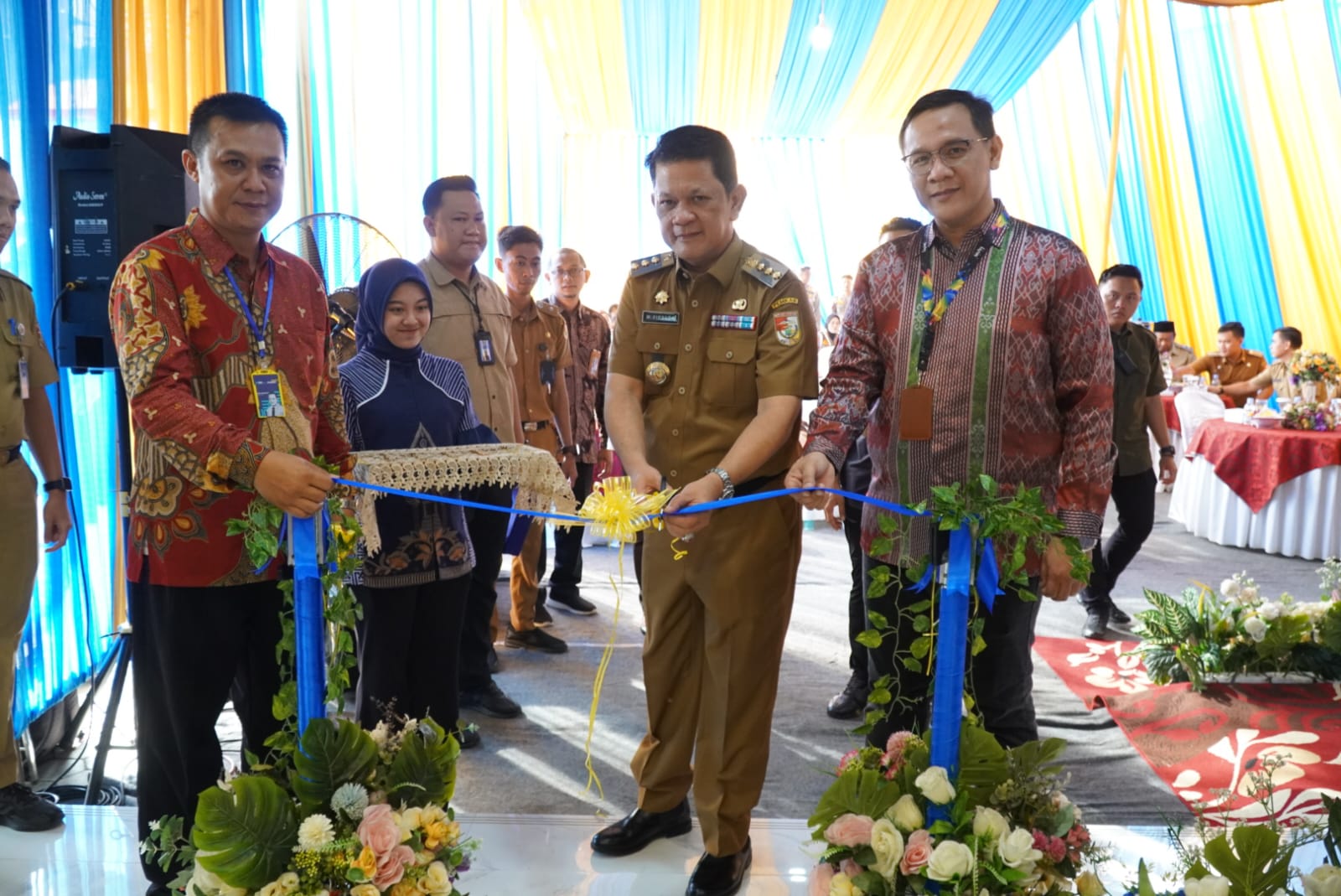 Pj Bupati Drs. M.Firsada, M.Si, meresmikan gedung baru Bank Mandiri KCP Daya Asri