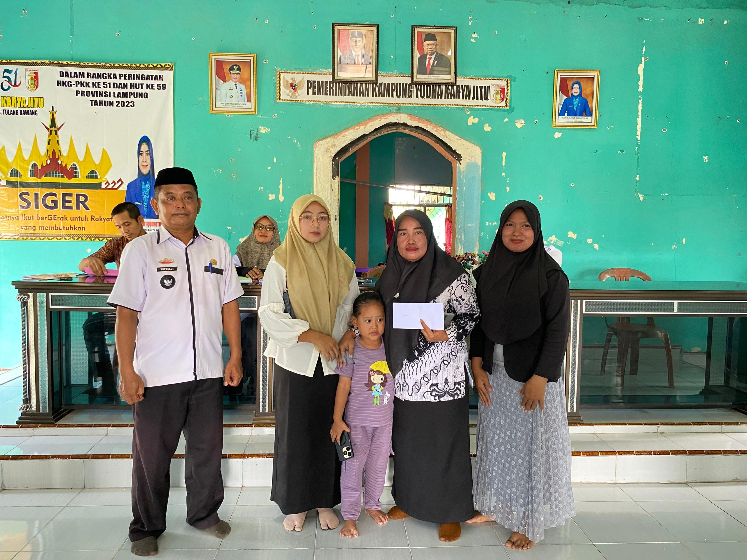 Pemerintah Kampung Yudha Karya Jitu Salurkan Insentif Guru PAUD